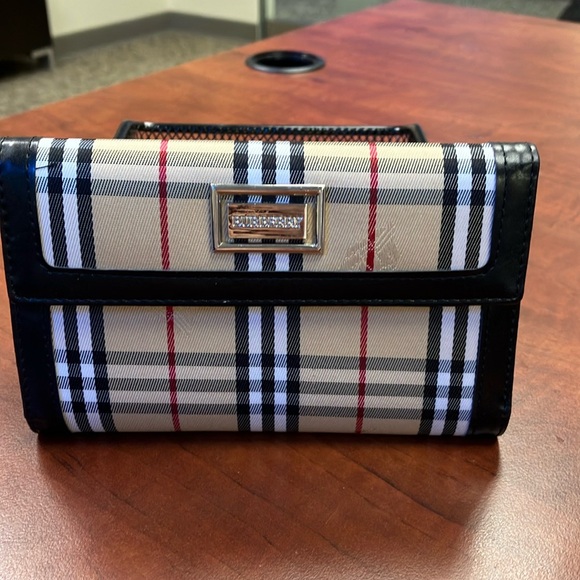 Burberry London Classic Nova Plaid Tri Fold Wallet - Picture 1 of 11